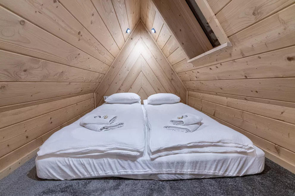 Apartament z antresolą, sypialnią oraz balkonem nr 12