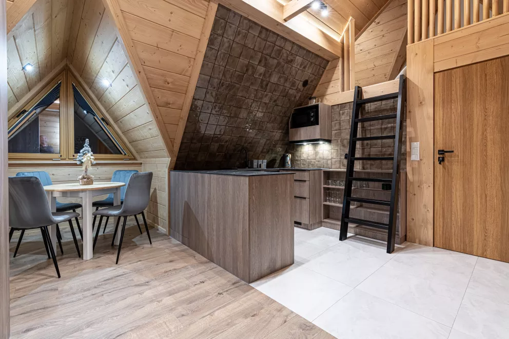 Apartament z antresolą, sypialnią oraz balkonem nr 11