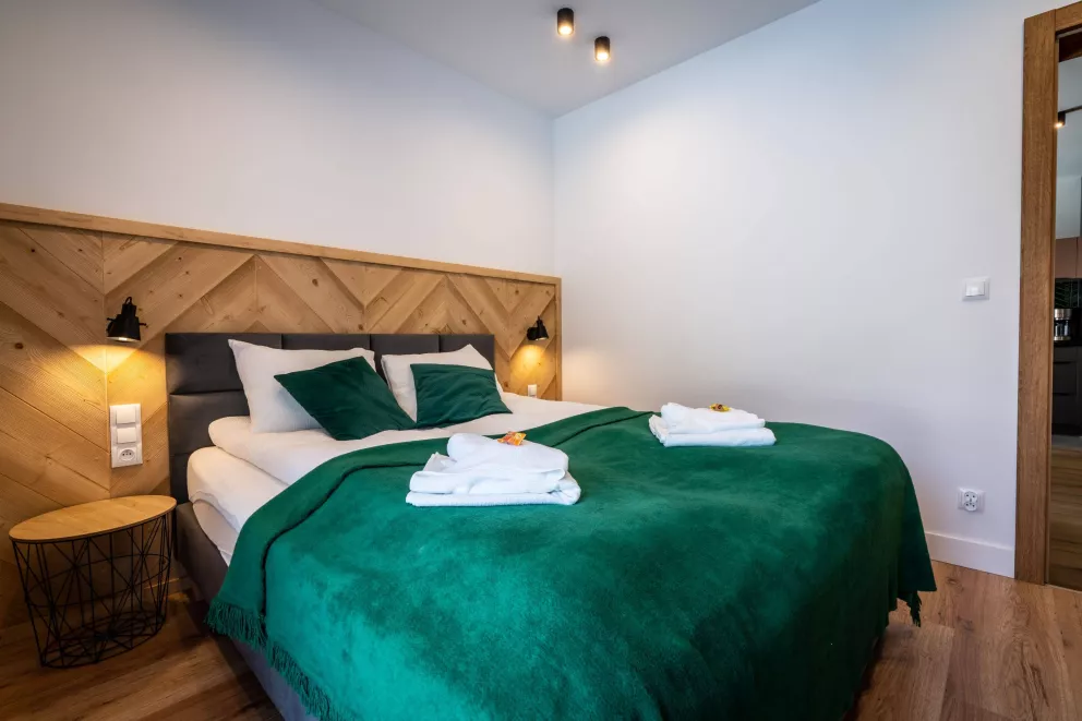 Apartament z dwoma sypialniami , salonem oraz balkonem