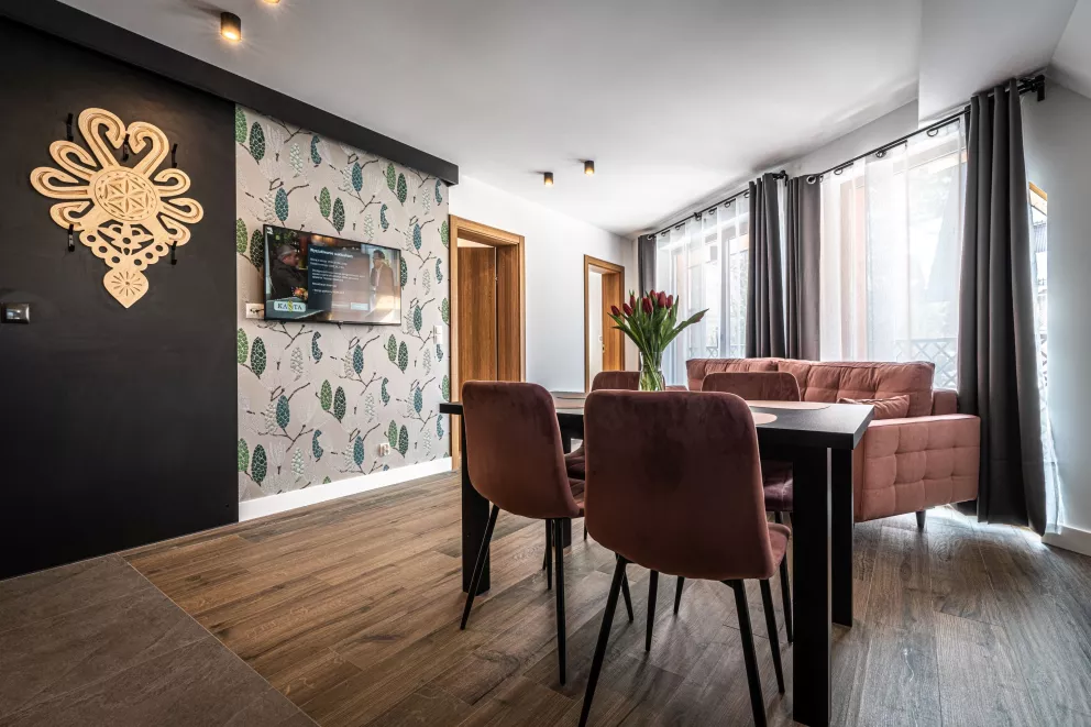 Apartament z dwoma sypialniami, salonem  oraz balkonem