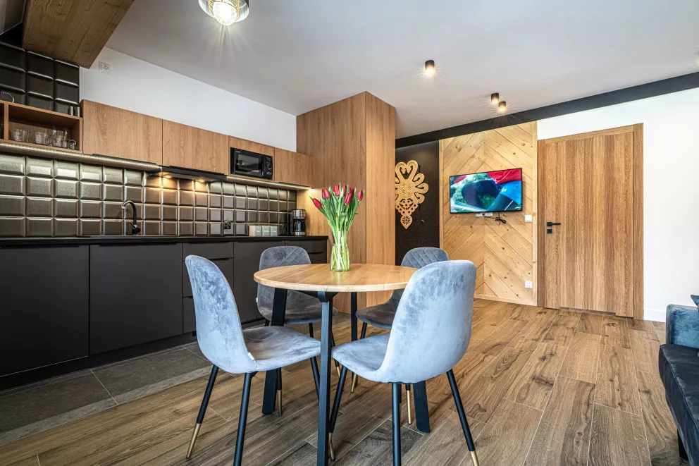 Apartament z dwoma sypialniami, salonem  oraz balkonem