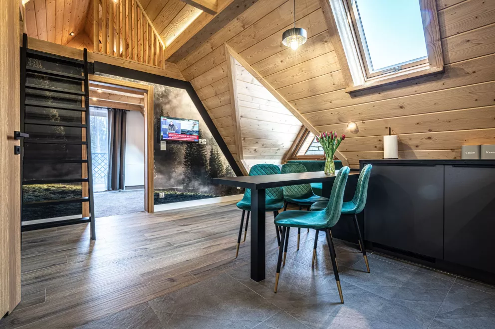 Apartament z antresolą oraz sypialnią