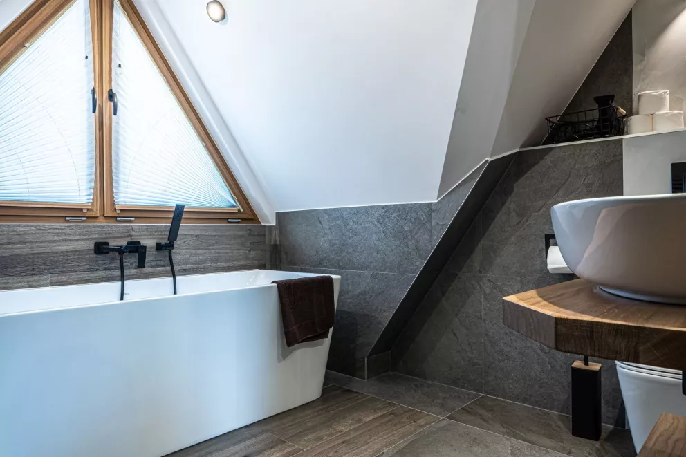 Apartament z antresolą oraz sypialnią