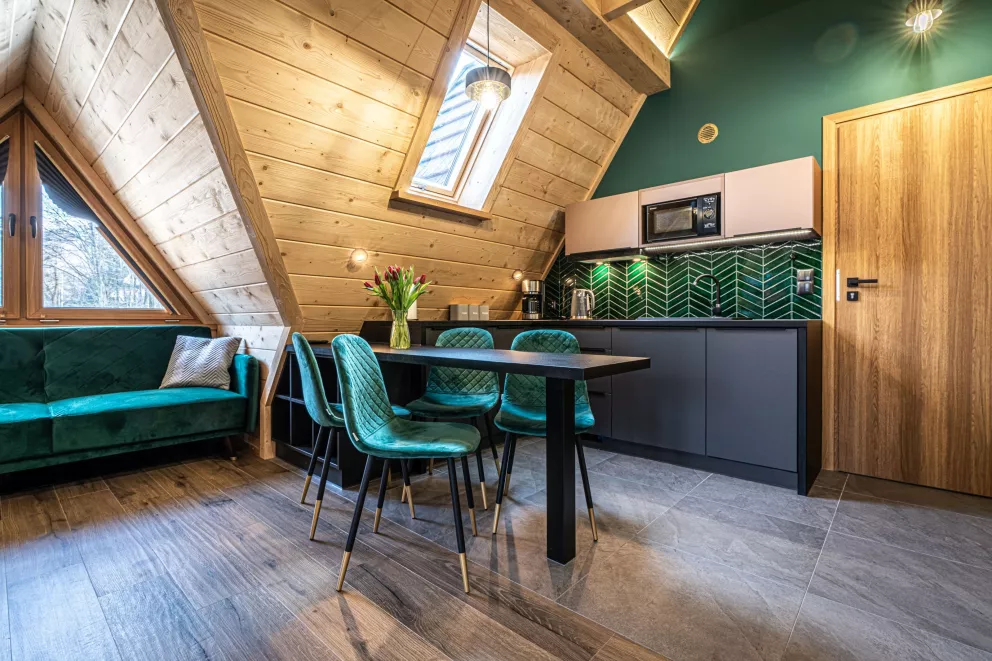 Apartament z antresolą, sypialnią oraz balkonem nr 12